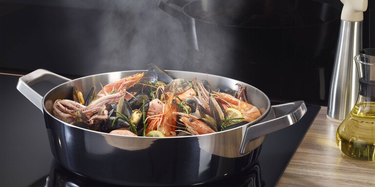 Tavadan davlumbaza yükselen buhar