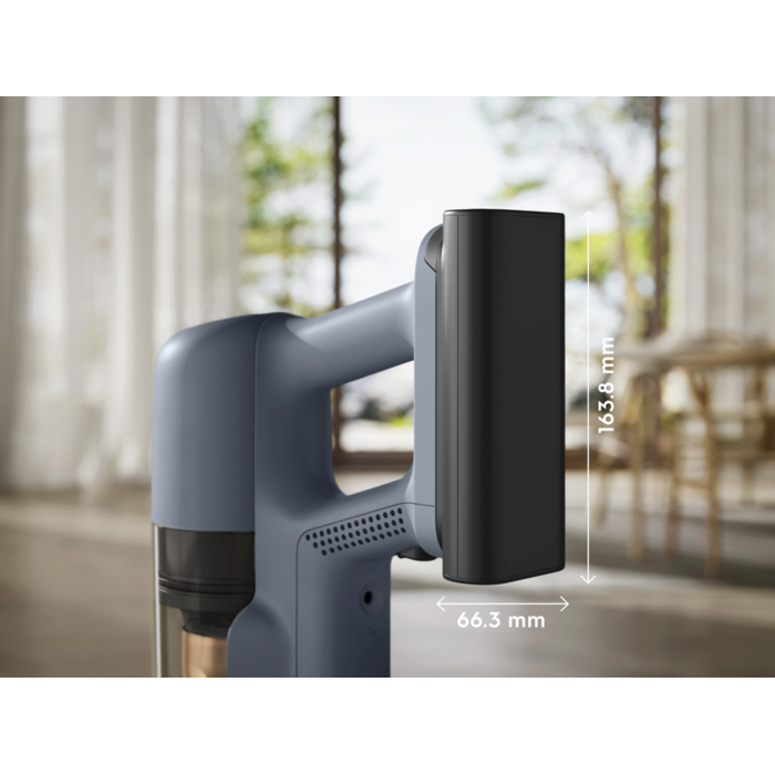 Charge right on the handle – automatic protection stops overcharging