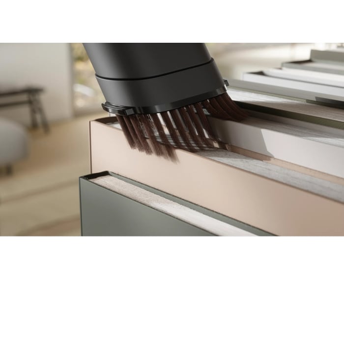 Soft bristles lift dust from everyday surfaces with ease