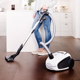 UltraSilencer Zen Kullanan Bir Kadın